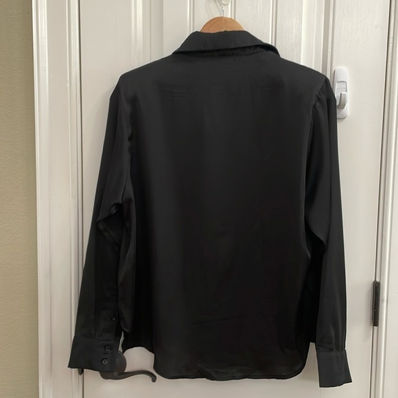 ASTR THE LABEL silky soft long sleeve black button down shirt. S - Picture 4 of 6